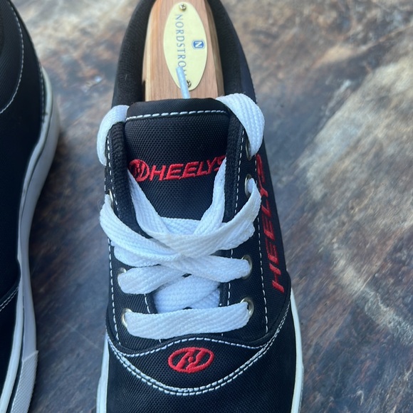 Heely’s rollers old school style sneaker with a wheel worn once men/youth size 4 - Picture 4 of 11